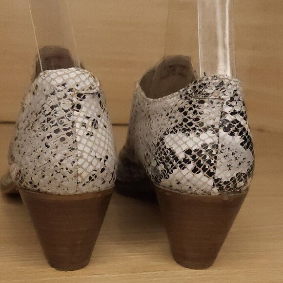 Journee Collection Snake Print Ankle Boots 7 - Picture 5 of 7